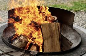 Ein feuer in einer feuerschale oder einem feuerkorb mit einem durchmesser von weniger als einem meter gilt dagegen nicht als offenes feuer und darf daher auch. Feuerschalen Auf Balkonen Und In Garten Was Ist Erlaubt Und Worauf Gilt Es Zu Achten Garten Haus