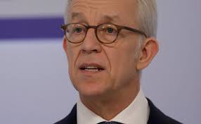Während ihrer ausbildung erhalten sie regelmäßiges feedback zu ihrem leistungsstand. Gehalter Der Bankangestellten Steigen Um 4 Prozent Bis 2021