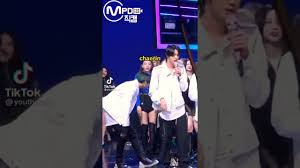 Foto kebersamaan jungkook bts dan chaerin cherry bullet saat kecil ditemukan, membuat netizen penasaran, sebetulnya mereka ada hubungan apa? Jungkook Chaerin Youtube