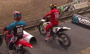 Faça sua escolha entre diversas cenas semelhantes. Videos Motocross Supercross Lebigusa Actualite Du Motocross Supercross Us Page 68