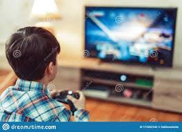 Pequenos ninos jugando videojuegos aislados en blanco fotos. Nino Jugando Videojuego En La Consola Por Controlador Foto De Archivo Imagen De Juego Joven 173262342
