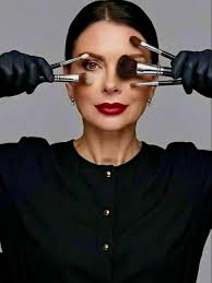 Maquillaje , peinado y decoración del cuello: @inessa__makeup_artist ;  💃🏼modelo: @alan.dary . #NavidadEnPuebla #VisionCreativa #SesiónDeFotos  #Puebla #MúsicaYNavidad #InessaNikitina #PeinadoYMaquillaje  #FotografíaCreativa #AccesoriosDeModa ...