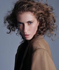 Anne Dias's Instagram, Twitter & Facebook