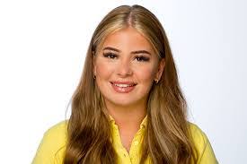 Kim Kasper's Instagram, Twitter & Facebook