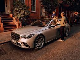 We comprehensively go over what's new and improved in this reveal story. Mercedes Benz S Class 2021 Officially Launched Mercedes Benz Worldwide