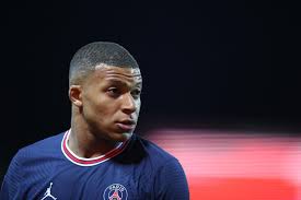 Neymar (paris saint germain) ha sido amonestado con tarjeta amarilla. Keedsrujxmtbom