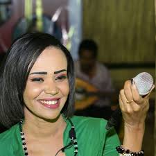 قصر الشوق, صوتك وجهك عطرك شعرك لمسة ايدك عمتندهلي شايف فيكي ام ولادي شامم ريحة ارضي و اهلي عارف خلف البحر الازرق لما الشمس تموت بتخلق عارف انك عمري الجايي لما الماضي ببحرك (.) Ø§Ù„ÙÙ†Ø§Ù†Ø© ÙØ§Ø·Ù…Ø© Ø¹Ù…Ø± Ø£ØºØ§Ù†ÙŠ ÙˆØ£ØºØ§Ù†ÙŠ Ø²ÙŠ ØµÙŠÙ†ÙŠØ© Ø§Ù„ØºØ¯Ø§Ø¡ Ùˆ Ø¨Ø§Ù„Ø·Ø±ÙŠÙ‚Ø© Ø¯ÙŠ Ù…Ø§ Ø­Ù†Ø¹Ø¨Ø± ÙˆÙ„Ø§ Ø­Ù†Ù†ØªØµØ± ØµØ­ÙŠÙØ© Ø³ÙˆØ¯Ø§Ù† ÙÙŠØ±Ø³Øª Ø§Ù„Ø¥Ù„ÙƒØªØ±ÙˆÙ†ÙŠØ©