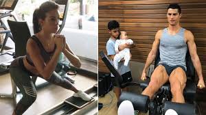 Ronaldo bu tavrıyla ilişkisini ilan etmiş olurken, georgina rodriguez dünyanın en çok konuşulan kadınları arasına girdi. Cristiano Ronaldo Georgina Rodriguez Together During Coronavirus Isolation