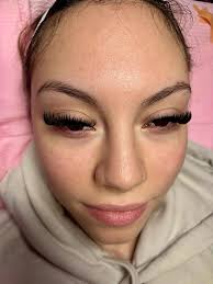 Does anybody still do individual classic or natural lash sets?