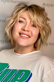 A layered bob is a bob haircut that's cut in layers of different lengths. 45 Versatile Medium Bob Haircuts To Try Lovehairstyles Com