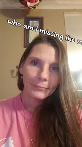 Amanda Bolling's Instagram, Twitter & Facebook