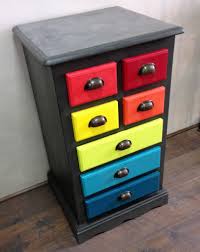 It's based on a rounded modular design system. Petit Meuble Chiffonnier En Bois Massif Avec Tiroirs Multicolores Avec Plateau En Beton Cire Gris Anthracite Accessoires Maison Par Songedeco