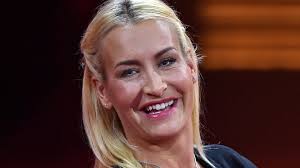 Sie hat insgesamt sieben geschwister. Sarah Connor Seltenes Foto Mit Drei Ihrer Schwestern Gala De