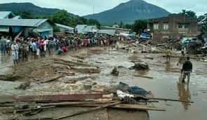 Banjir bandang menyebabkan jembatan ahmad yani atau yang dikenal sebagai jembatan lama kambaniru di kabupaten sumba timur, ntt, ambruk. Z0xoopyttis8ym