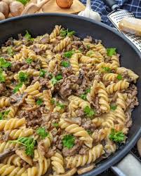 One Pot Pasta Mit Hackfleisch Und Champignons Hackfleisch Rezepte Einfach Hackfleisch Rezept Gerichte Mit Hackfleisch