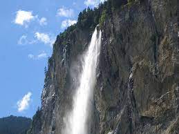 Водопад расположен практически на границе с германией, на севере швейцарии. Vodopad Shtaubbah Foto