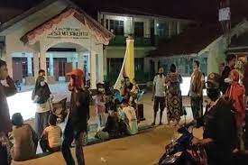 Pertamina meminta warga sekitar untuk menurutnya, saat ini akses jalan di sekitar kilang minyak ditutup untuk menghindari adanya korban. Zo6xxmj23phmpm