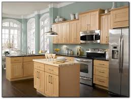 Kitchen Paint Colors With Light Cabinets Jpg 753 571 Pixels Maple Kitchen Cabinets Kitchen Layout Painted Kitchen Cabinets Colors