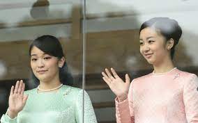 眞子さまvs. 佳子さま「違いすぎる姉妹」のガチンコ対決！ | 文春オンライン