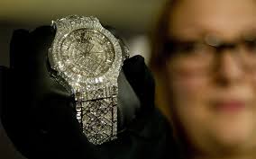 Peinte en 1932, la toile, nu au plateau de sculpteur, de pablo picasso, s'est vendue le 4 mai 2010 chez christie's à new york pour 106,5 millions de dollars (76 millions d'euros). Classement Des 25 Montres Les Plus Cheres Du Monde