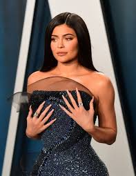 Kylie jenner is looking peachy on her trip to mexico. Kylie Jenner Tanga Kracher In Rot Damit Versetzt Sie Die Fans In Schnappatmung News De