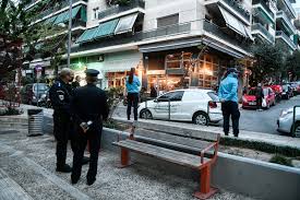 Σε εξέλιξη είναι οι δύο πυρκαγιές που ξέσπασαν νωρίτερα σε βαρνάβα και ελευσίνα. Plateia Barnaba Apokleismenh Apo Isxyres Astynomikes Dynameis