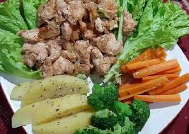 Namun intinya, asupan karbohidrat harian anda perlu dibatasi dan diganti dengan sebab, karbohidrat terdapat di banyak menu makanan, mulai dari tepung, kentang, hingga ubi. Resep Menu Diet Filet Ayam Saus Tiram Yang Bikin Ngiler Sweetbuyouts