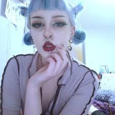 Rose Pope's Instagram, Twitter & Facebook