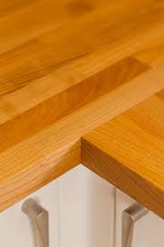 dank ihrer geradlinigen maserung lassen sich kirschbaum arbeitsplatten perfekt uber eck verbinden massivholz arbeitsplatte arbeitsplatte kuche holz