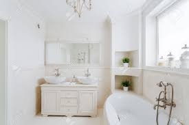 Französisch ist am gymnasium bad nenndorf eine wahlpflichtsprache, die ab der 6. Luxus Badezimmer In Der Franzosisch Stil Im Haus Lizenzfreie Fotos Bilder Und Stock Fotografie Image 43836475