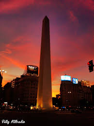 Noche de buenos aires, quizas tecnicamente no es muy buena, pero me atrevi a sacar la camara y capturar la ciudad de la furia de noche. La Ciudad Ilumina Al Obelisco De Naranja Noticias De Buenos Aires