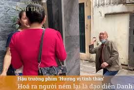 Loạt trang phục xài đi xài lại, đụng hàng suốt của nam (phương oanh) và long (mạnh trường). Guh3n7x8ownwam
