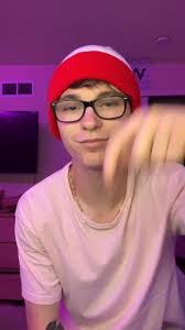 Sally Riddle's Instagram, Twitter & Facebook