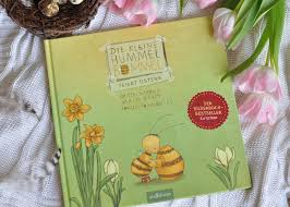 She is an actress and composer, known for wuff (2018), in aller freundschaft (1998) and the kelly family: Die Kleine Hummel Bommel Feiert Ostern Buchtipp Mutter Sohnchen