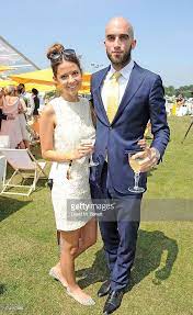 Drummond visits a college of magic just for kids, entertains with a beachside treasure hunt and puts himself in the path of a speeding train. Drummond Money Coutts Attends The Veuve Clicquot Gold Cup Final At Citizen Claudia Rankine Veuve Clicquot Drummond