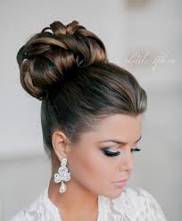 Nous vous présentons les 10 meilleures idées tendances pour les coiffures ombré 2021 qui. Coiffure Femme Tendance Printemps 2015 Chignon Haut Fmboard