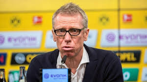 „wir sind peter stöger unheimlich dankbar, dass er sofort bereit war, uns weiterzuhelfen und die saison mit uns zu ende zu bringen, sagte watzke, als er nun. Neuer Trainer Beim Bvb So Konnten Die Dortmunder Unter Peter Stoger Spielen