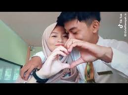 Tik tok berbeza kasta viral anak kecil lucu gokil please klik subscribe ya, karena subscribe itu gratisss. Couple Tik Tok Romantis Hits Tik Tok Indonesia Youtube