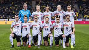 Erfolgreichste deutsche bobpilotin ist sandra kiriasis (gold in turin 2006 und silber. Sieben Fcb Spielerinnen Kampfen Fur Deutschland Um Wm Titel