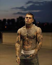 Top model stephen james teams up with pause magazine for an interview (by johnson gold) and shoot captured by fashion photographer benjamin glean. Stephen Jamesh