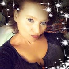 Danielle Hammock's Instagram, Twitter & Facebook