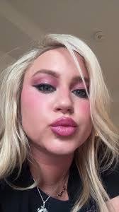 Jessica Klatt's Instagram, Twitter & Facebook