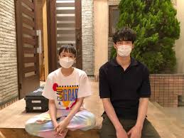 SOLLONのアイテムを着用した芸能人の私服、衣装: 1ページ目 - Woomy