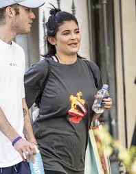 Kylie jenner quiso celebrar su cumpleaños, en compañía de sus mejores amigos. Keeping Up With The Kardashians Confirmo Que Kylie Jenner Esta Embarazada Tkm United States