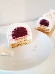 Buche Vanille Fruits Rouges Etincelle De Patisserie Gateaux Et Desserts Alimentation Cuisine Et Boissons