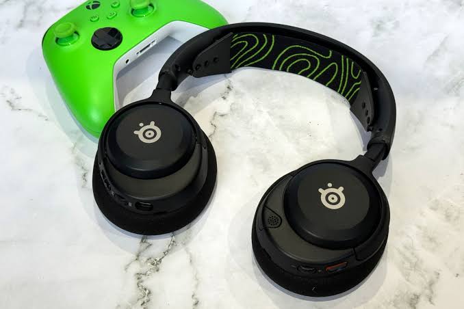 SteelSeries Arctis Nova 5 Wireless Headsets view 2