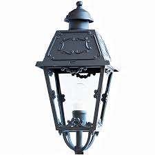 It is equipped with 28 bright leds with seamless adjustable settings; Italian Garden Light With Lantern And Decor Pillar Terra Lumi