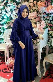 Buat kamu yang akan segera melaksanakan acara wisusa, kamu bisa mencontoh outfit yang satu ini. Model Baju Pesta Untuk Ibu Hamil 6 Bulan Gaya Ootd