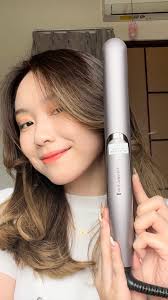 Get C- Curls #RemingtonBAE @adini.rulita with Remington Illusion  Straightener S7801-ID Highlight Feature Remington Illusion Straightener  S7801-ID ✨ FREE PENUTUP CATOKAN SILIKON ✨ Opti Heat Sensor : menghasilkan  suhu panas yang konsisten dari