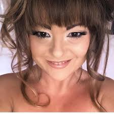 Danielle Nicholls's Instagram, Twitter & Facebook